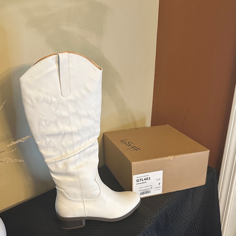 Elegant White Knee-High Boots